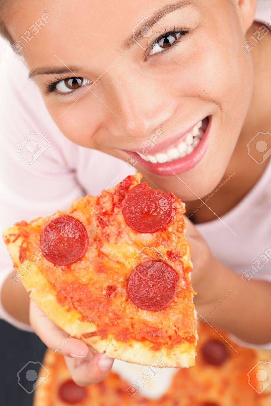 Pizza Frau Frau Ein Slice Der Salami Pizza Essen Schone Gemischten Rennen Chinesische Caucasian Modell Lizenzfreie Fotos Bilder Und Stock Fotografie Image 6190821