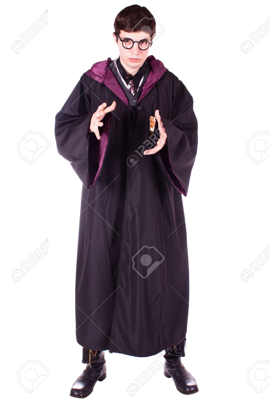 男は黒いマントの魔術師に扮した 白い背景 スタジオ写真 の写真素材 画像素材 Image