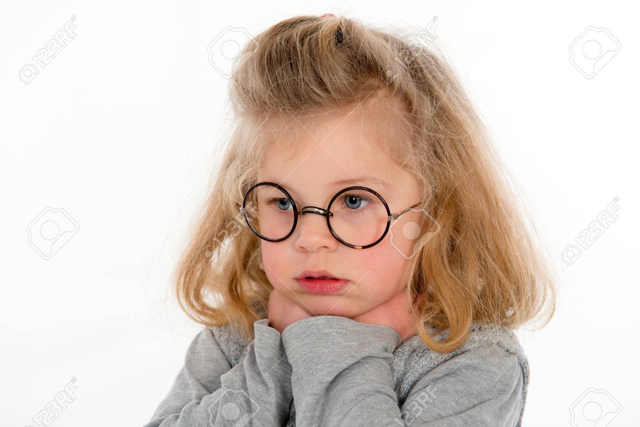 girl with circle glasses