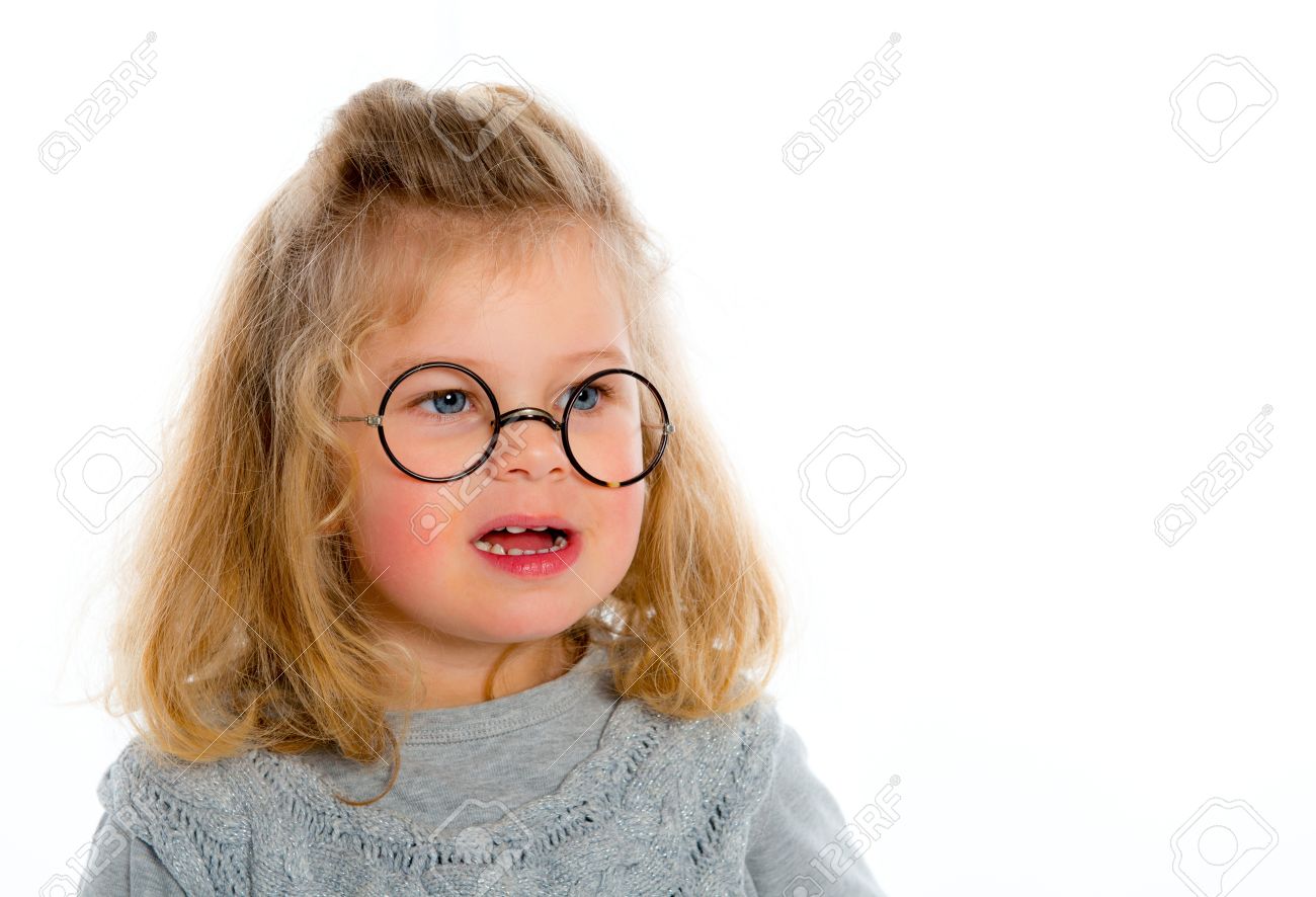 girl with circle glasses