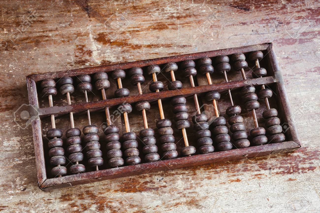 Alter Abakus Auf Hölzernem Hintergrund Lizenzfreie Fotos, Bilder Und Stock  Fotografie. Image 73101274.