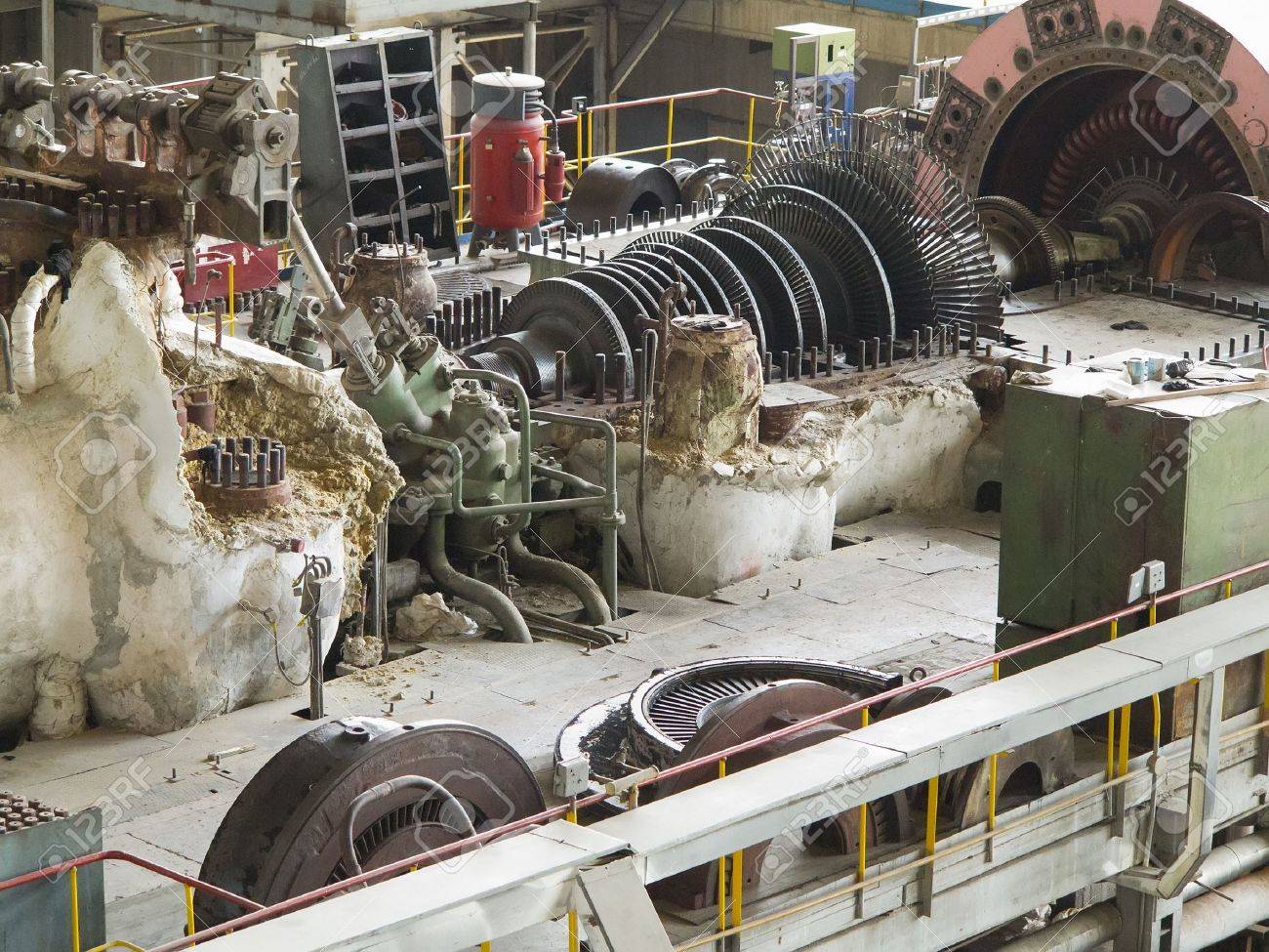発電機と発電所の修理中に蒸気タービン の写真素材 画像素材 Image