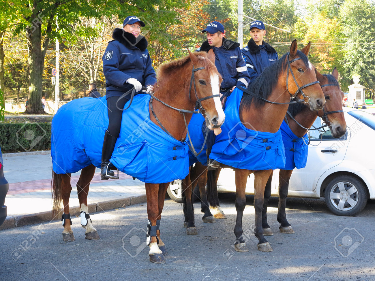 14 10 16 モルドバ キシナウ 青装備の馬に 3 つの警官 の写真素材 画像素材 Image 14 10 16 モルドバ キシナウ 青装備の馬に 3 つの警官 の写真素材 画像素材 Image