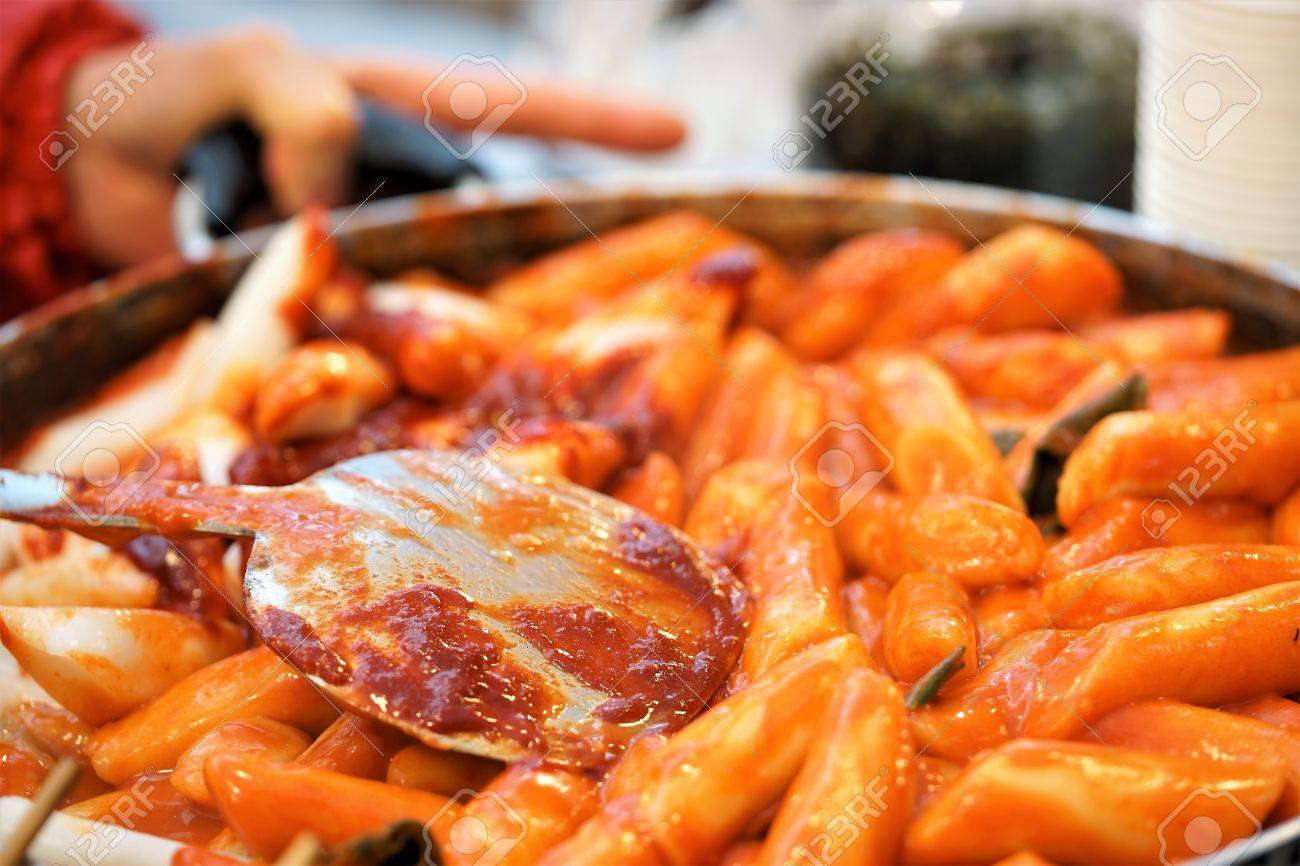 Ttopoki Gateau Au Riz Epice Cuisine De La Nourriture Coreenne Banque D Images Et Photos Libres De Droits Image