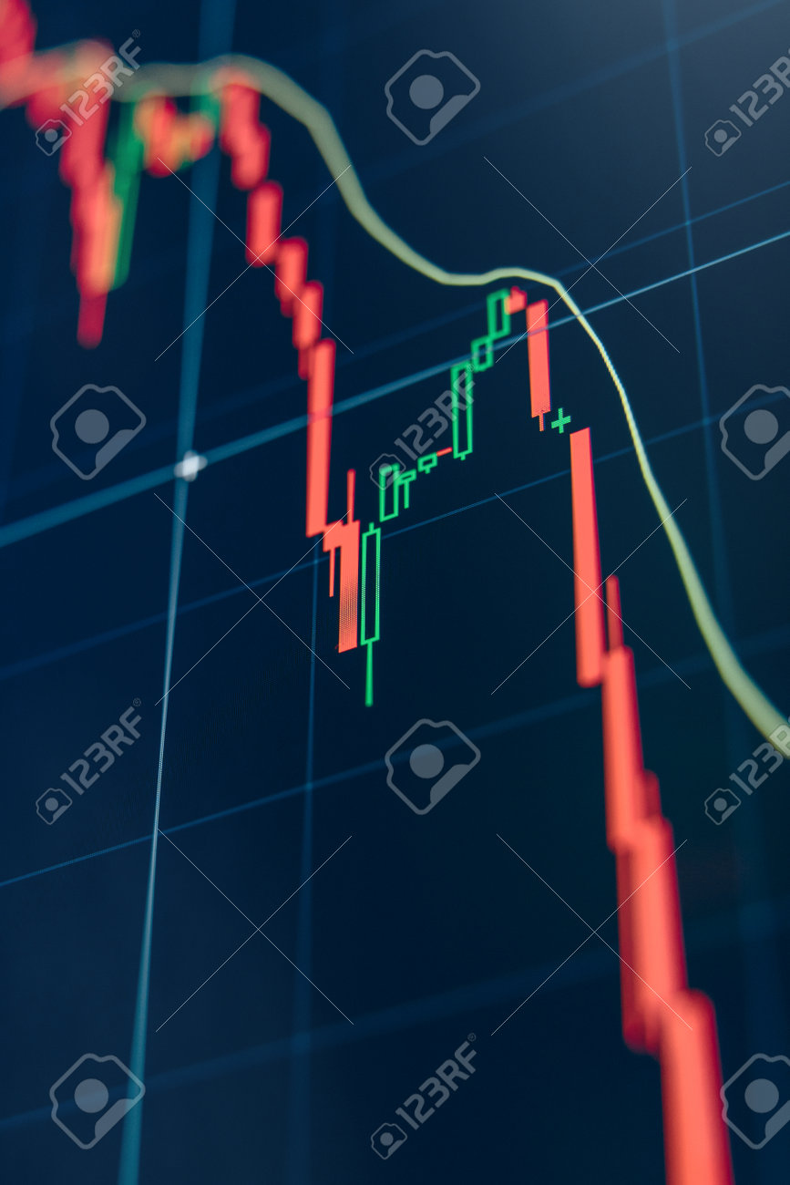 Gráfico Del Mercado De Valores Digital Con Vela Roja Bajando Que Representa  La Caída Del Precio De Las Criptomonedas Debido A La Venta Masiva De Pánico  Por Parte De Inversores Y Comerciantes