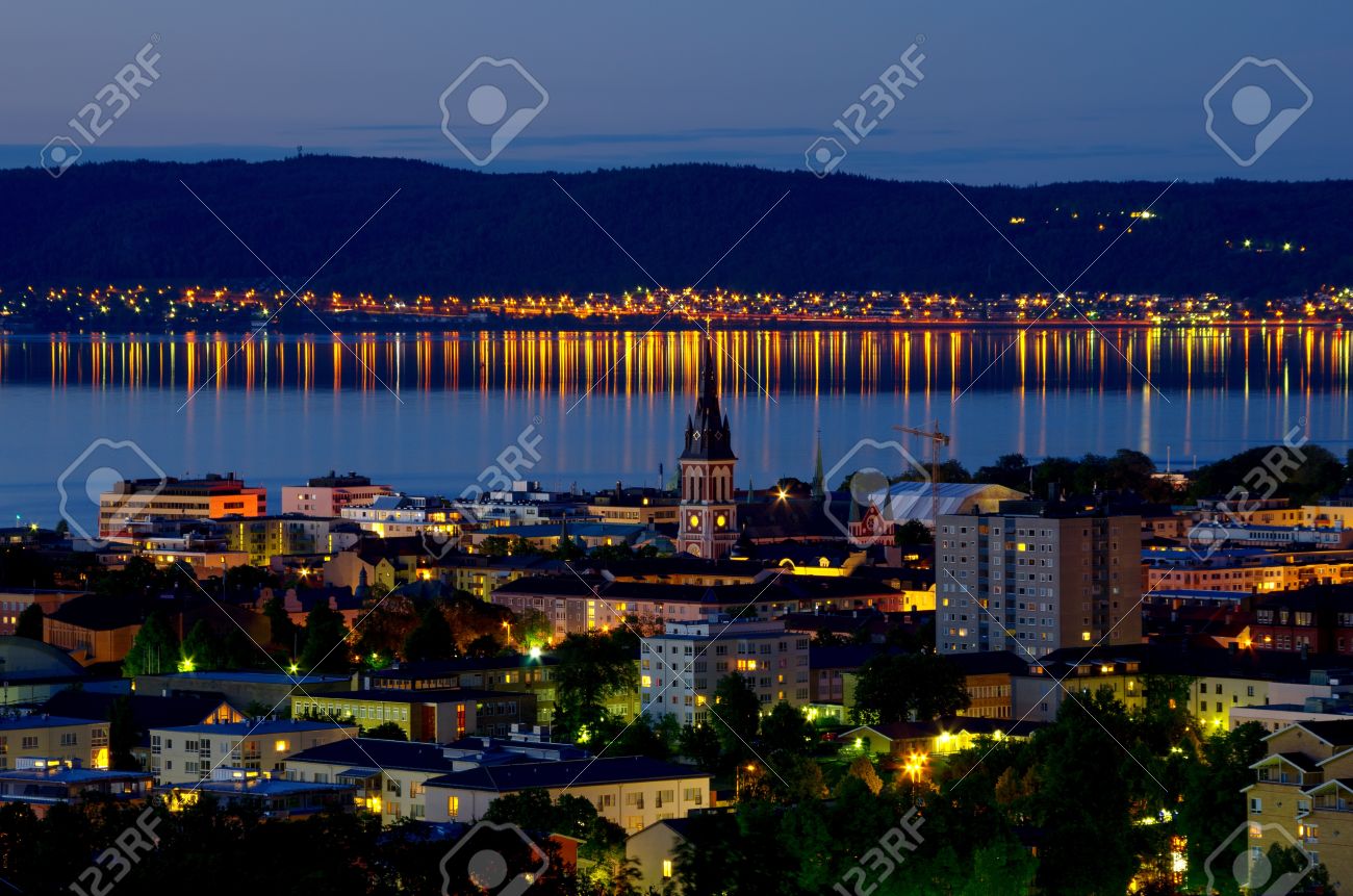 ヨンショーピング市ヨンショーピング市スマーランド美術館 スウェーデンの夜景 の写真素材 画像素材 Image ヨンショーピング市ヨンショーピング市スマーランド美術館 スウェーデンの夜景 の写真素材 画像素材 Image