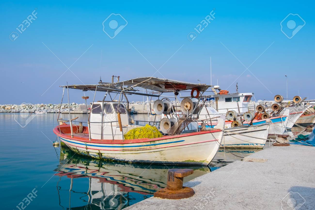 ギリシャの漁船は テッサロニキの港に係留 ピエリア マケドニア ギリシャ ヨーロッパ の写真素材 画像素材 Image
