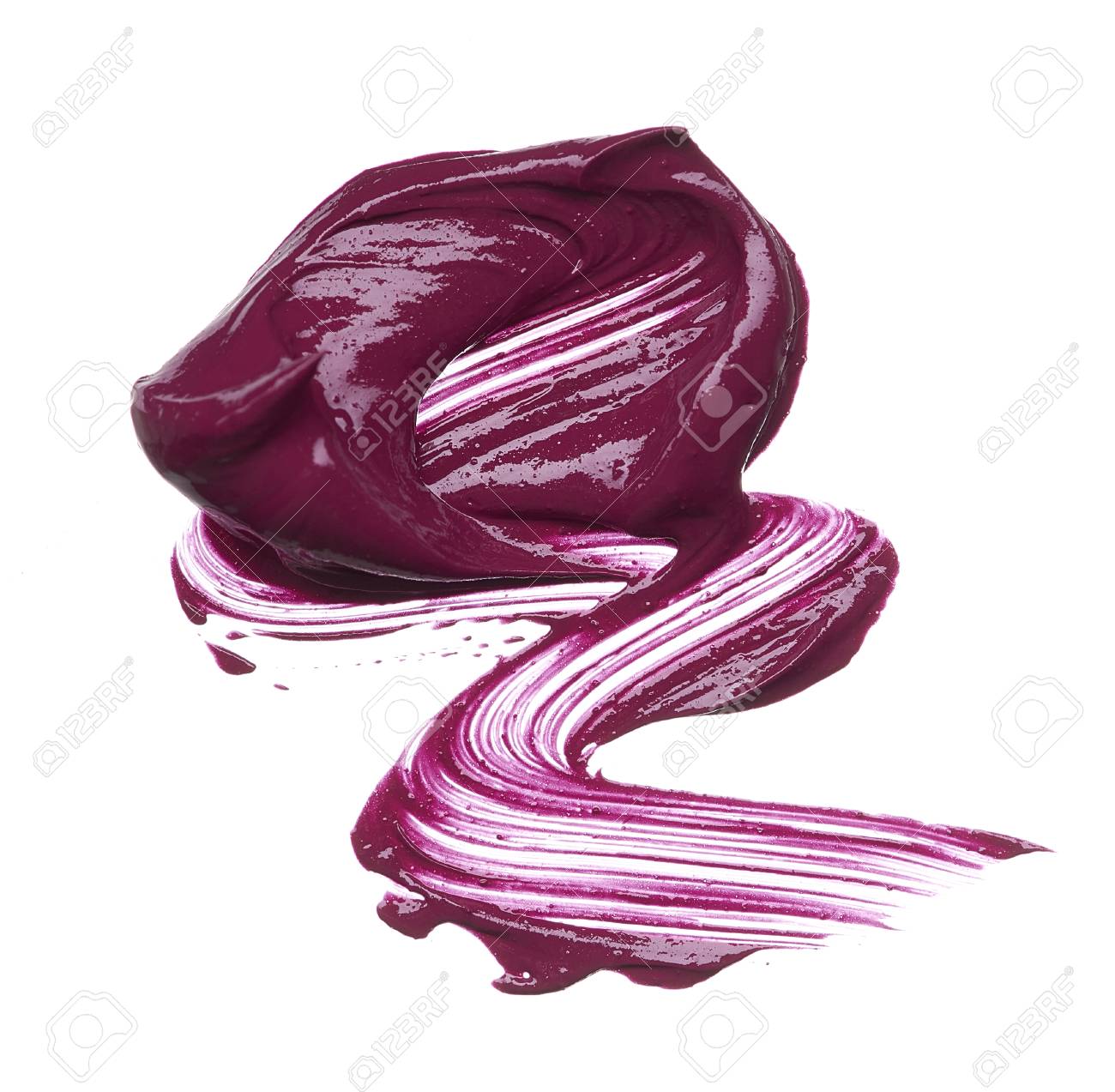 白い背景に高価なバーガンディ口紅で作られた見事で排他的なスミアとテクスチャ 白い背景に 顔のメイクアップのためのバーガンディ口紅やルージュをストローク の写真素材 画像素材 Image