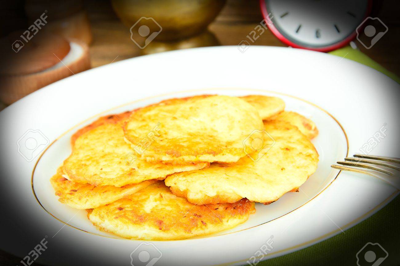 揚げジャガイモのパンケーキ ベラルーシ語とドイツ料理 Stodio 写真 の写真素材 画像素材 Image