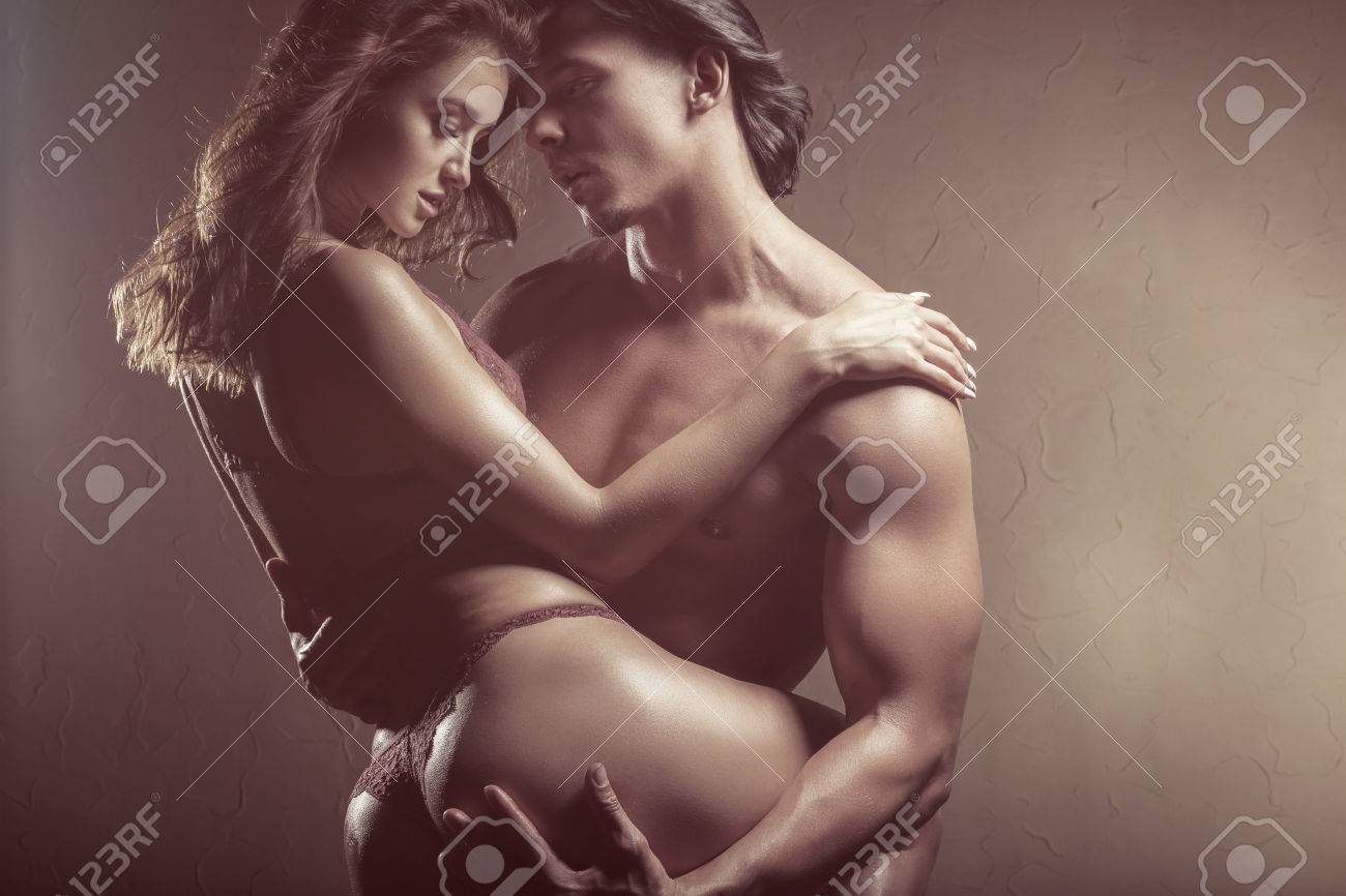 Immagini Stock - Coppia Sexy Coppia Appassionata Appassionata È Avendo  Sesso. Image 81614929