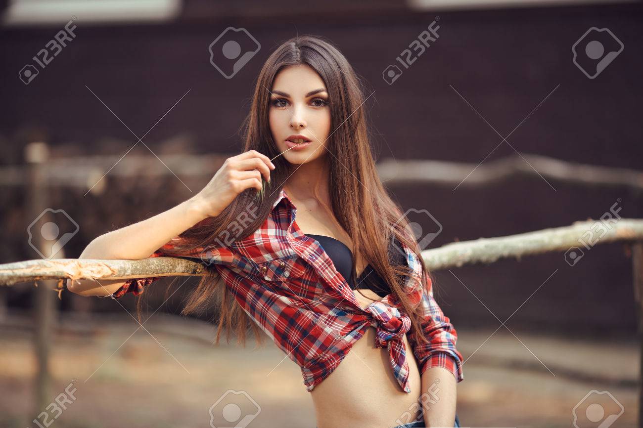 {{ content.sub_title }}