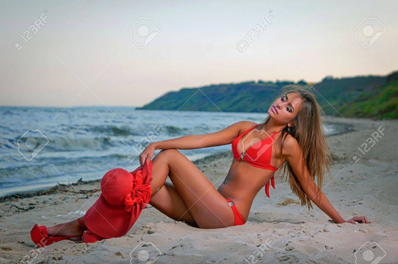 Atardecer Traje De BaÃ±o Playa Mujeres Hermosas Espalda Mujeres