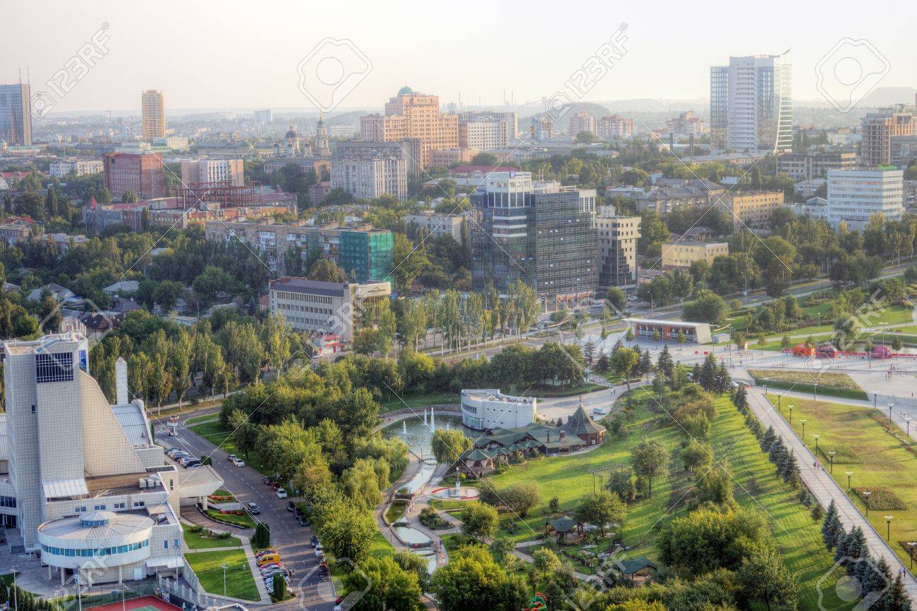 ドネツク、ウクライナの美しい街です。鳥瞰的な」 の写真素材・画像
