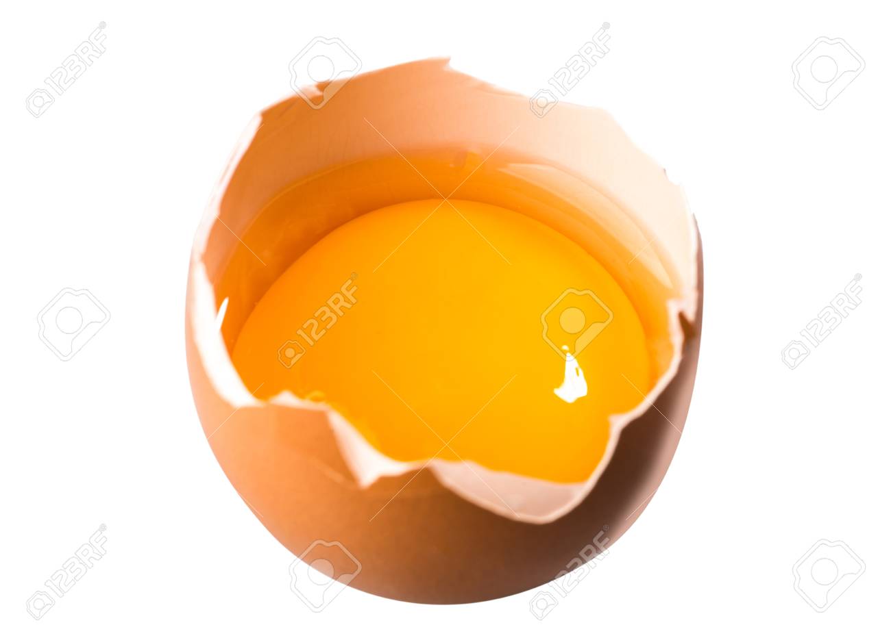 白い背景に分離された壊れた卵の黄身 の写真素材 画像素材 Image