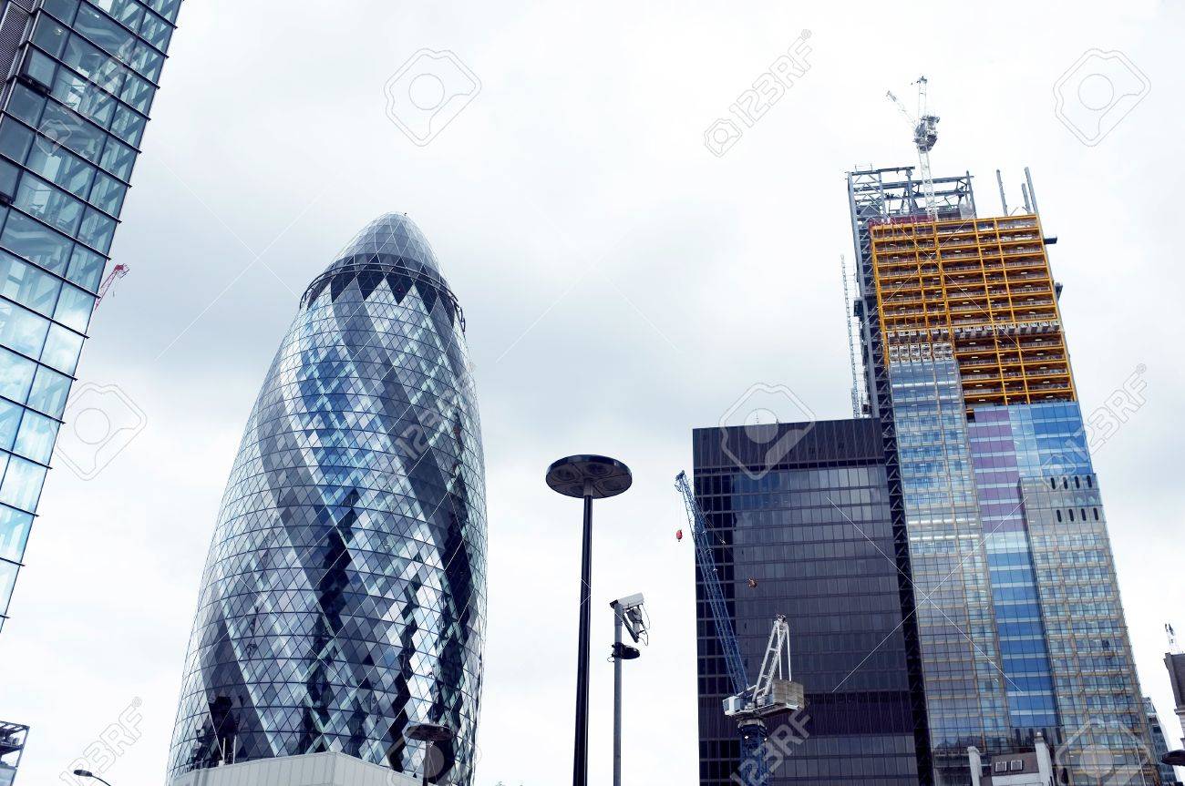 Construction De La Tour De Bureau A Cote Du Gherkin Banque D Images Et Photos Libres De Droits Image 20229540 Construction De La Tour De Bureau A Cote Du Gherkin Banque D Images Et Photos Libres De Droits Image 20229540