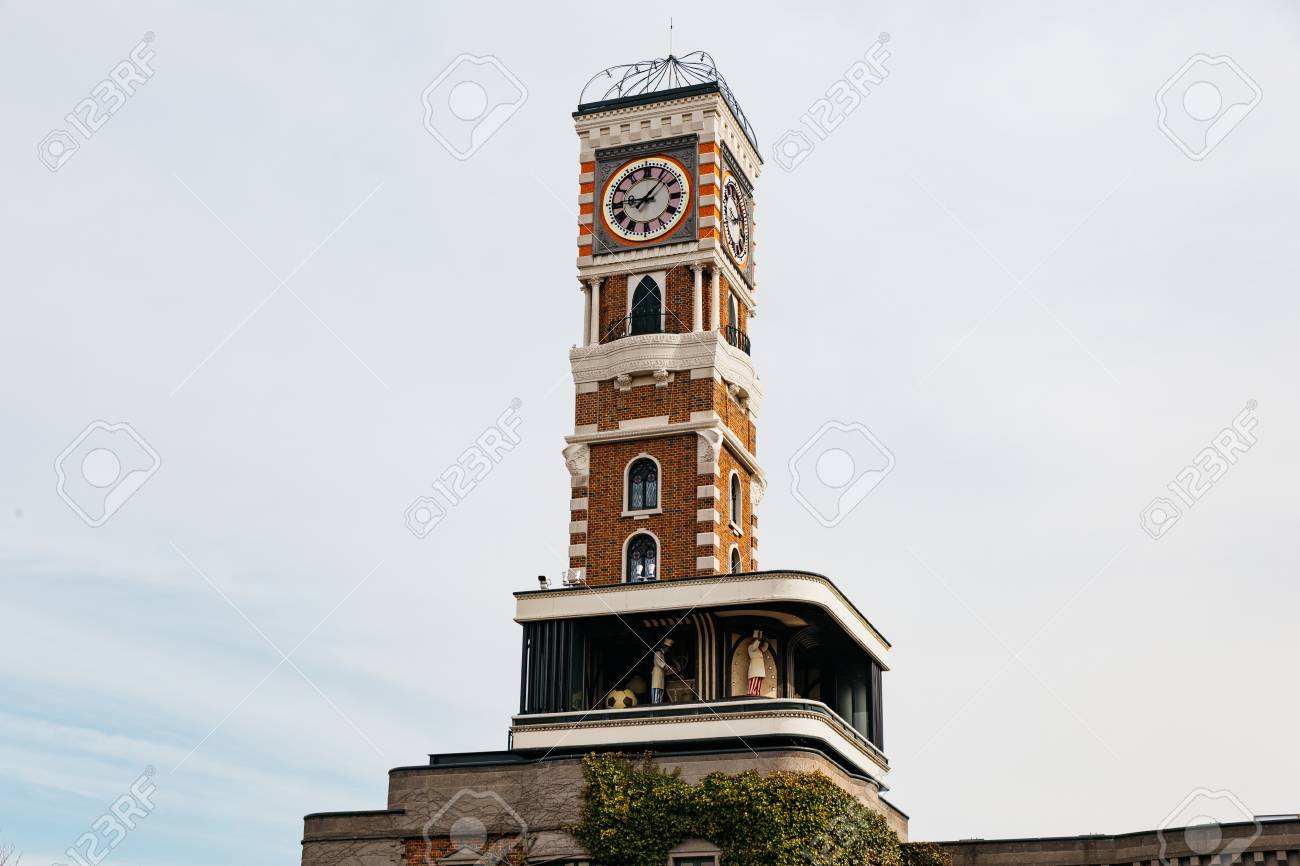 北海道札幌の白井恋備公園のレンガ造りの時計塔 の写真素材 画像素材 Image