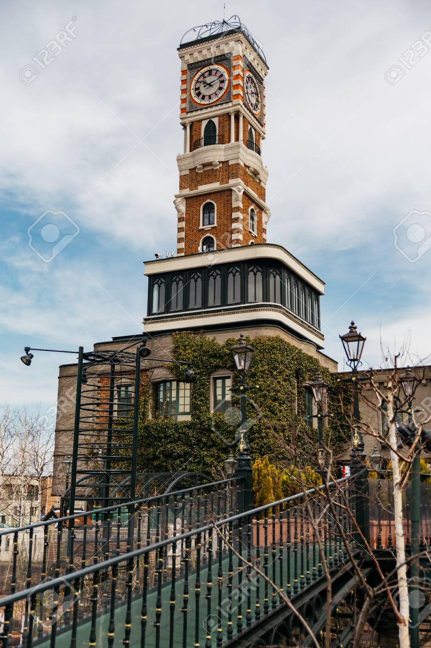 北海道札幌の白井恋備公園のレンガ造りの時計塔 の写真素材 画像素材 Image