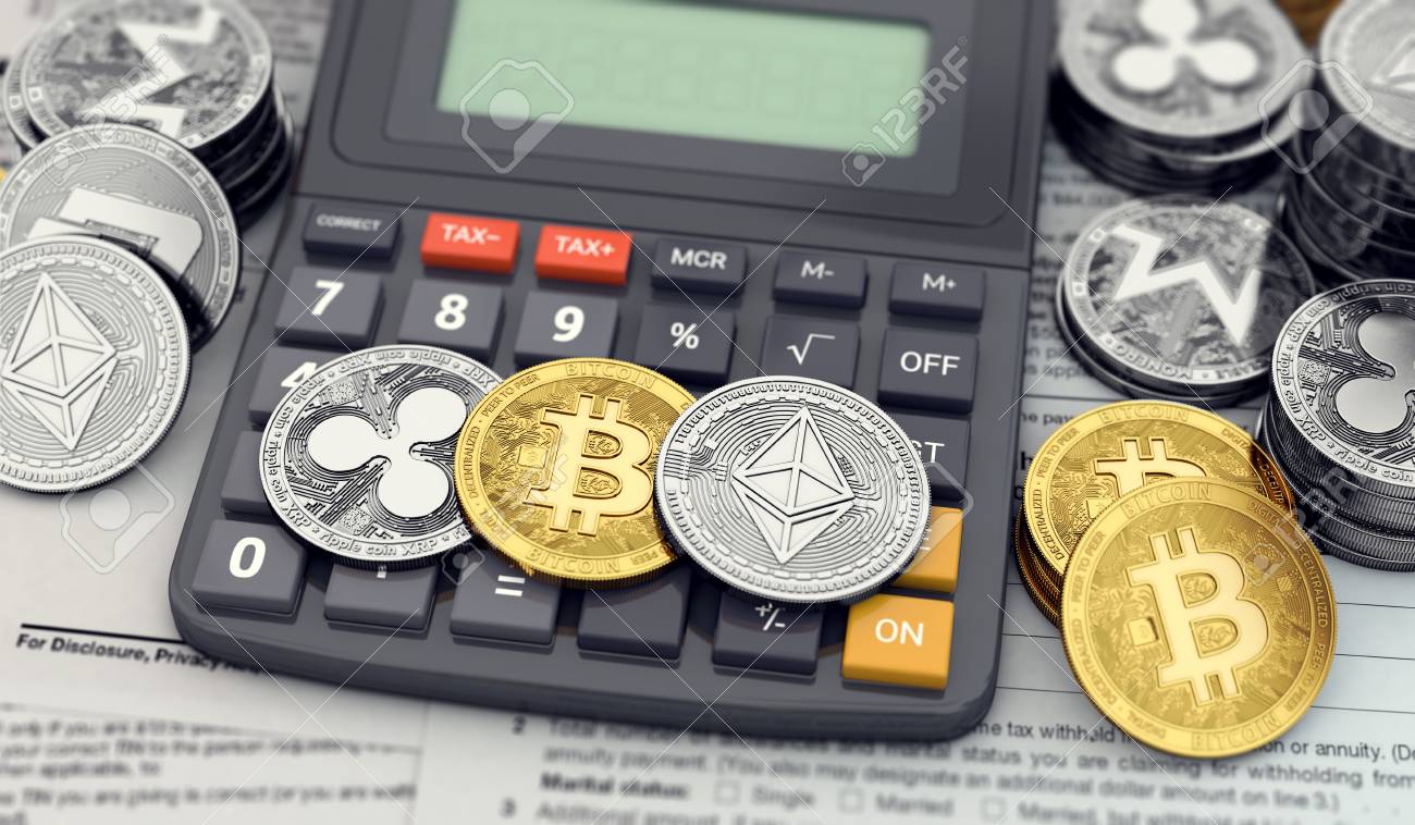 Concepto De Cálculo Del Impuesto Sobre La Renta De Criptomonedas. Tres  Criptomonedas Populares Que Ponen En El Teclado De La Calculadora.  Representación 3D Fotos, retratos, imágenes y fotografía de archivo libres  de