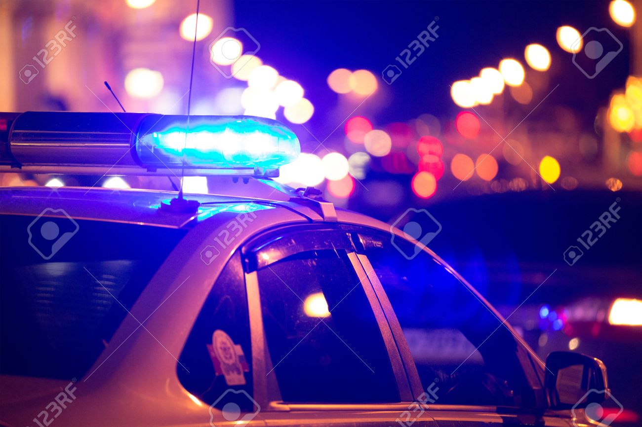 警察の車の上に青いライトフラッシャー 背景の街の明かり の写真素材 画像素材 Image 警察の車の上に青いライトフラッシャー 背景の街の明かり の写真素材 画像素材 Image