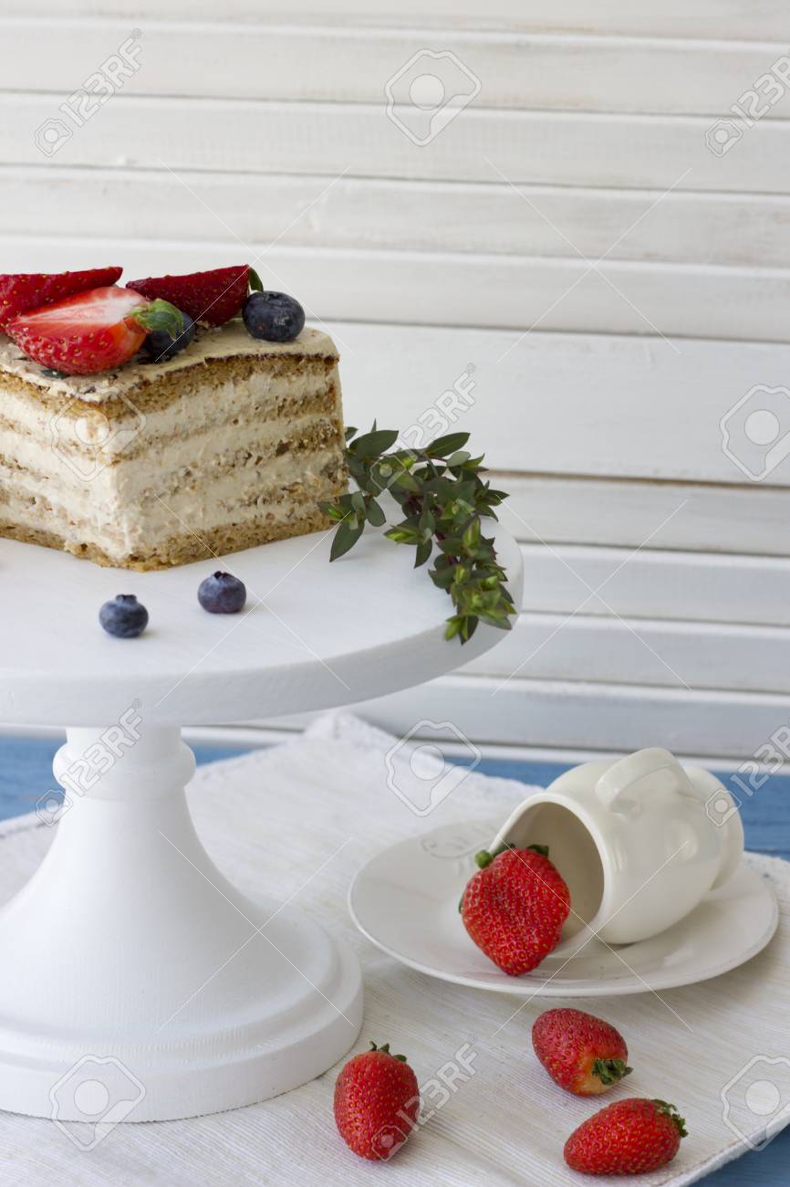 果実食ケーキ 楽勝 おいしい 健康的なデザート カロリーの最小値 の写真素材 画像素材 Image 果実食ケーキ 楽勝 おいしい 健康的なデザート カロリーの最小値 の写真素材 画像素材 Image