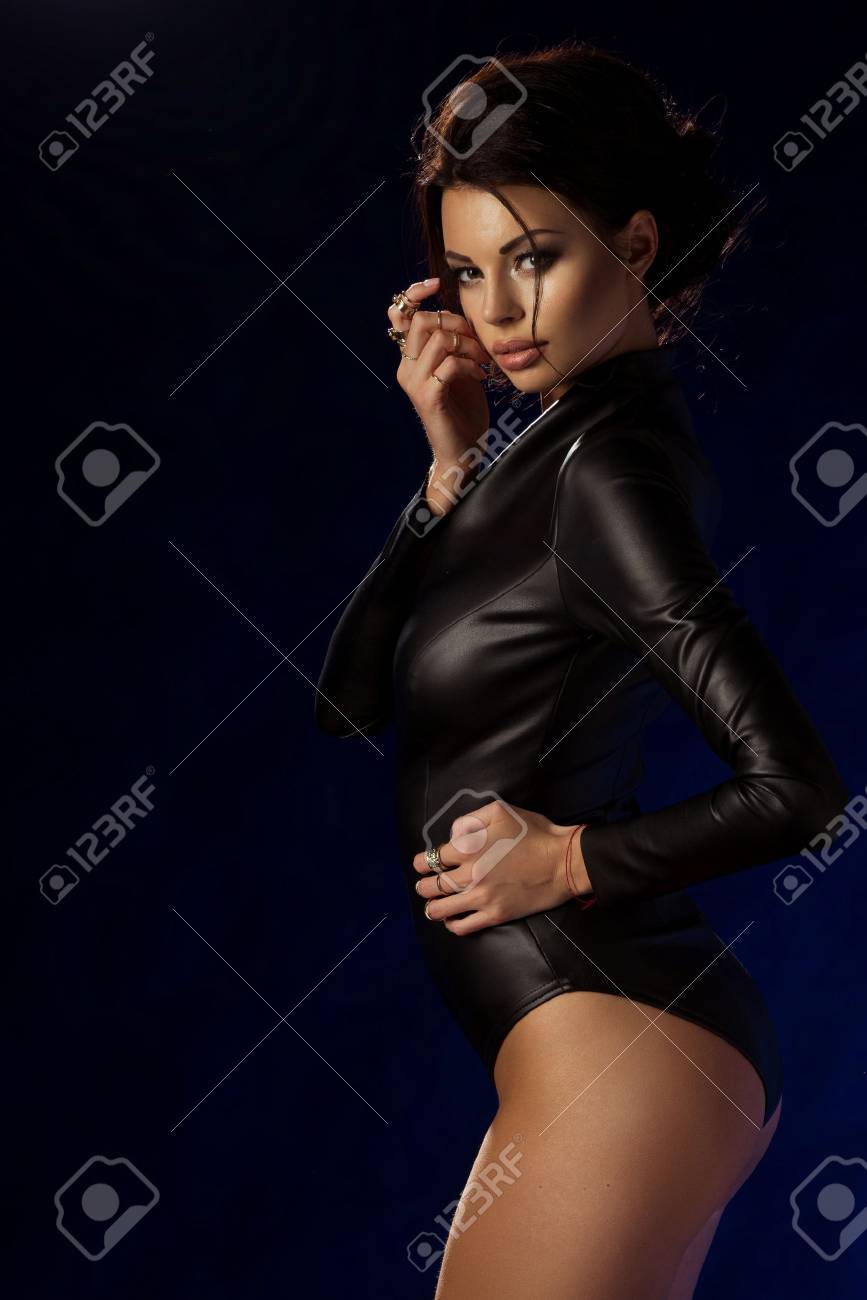 Schwarze Frauen in sexy Kleidern Schwarze Frauen in sexy Kleidern