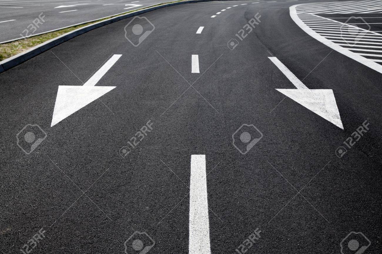 矢印記号として通りに道路標示 の写真素材 画像素材 Image 矢印記号として通りに道路標示 の写真素材 画像素材 Image