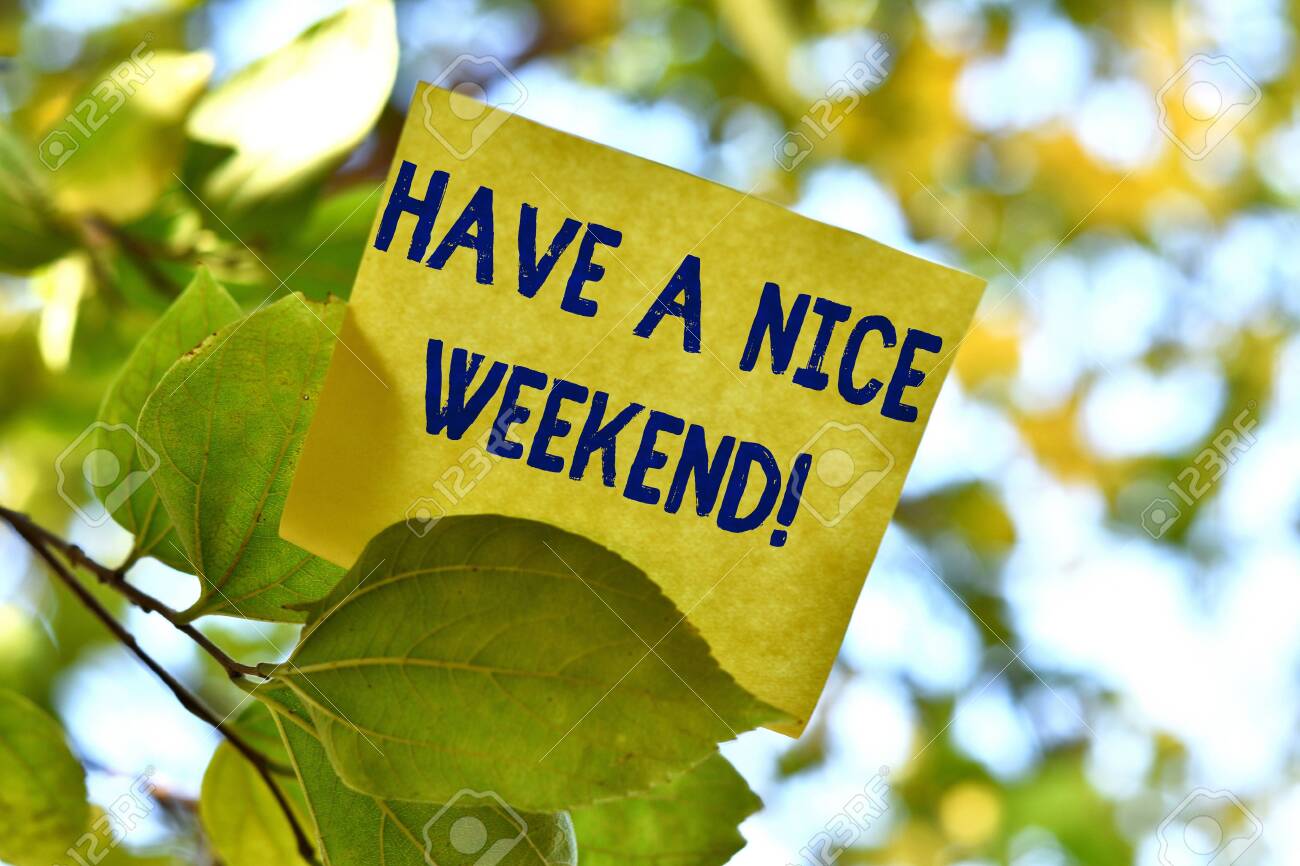 단어 쓰기 텍스트 좋은 주말 되세요. 휴일에 좋은 일이 일어나길 바라는 비즈니스 사진 로열티 무료 사진, 그림, 이미지 그리고  스톡포토그래피. Image 124394661