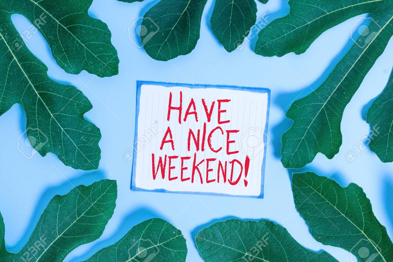 필기 텍스트 쓰기 좋은 주말 되세요. 휴일에 좋은 일이 일어나기를 바라는 개념적 사진 로열티 무료 사진, 그림, 이미지 그리고  스톡포토그래피. Image 130022948