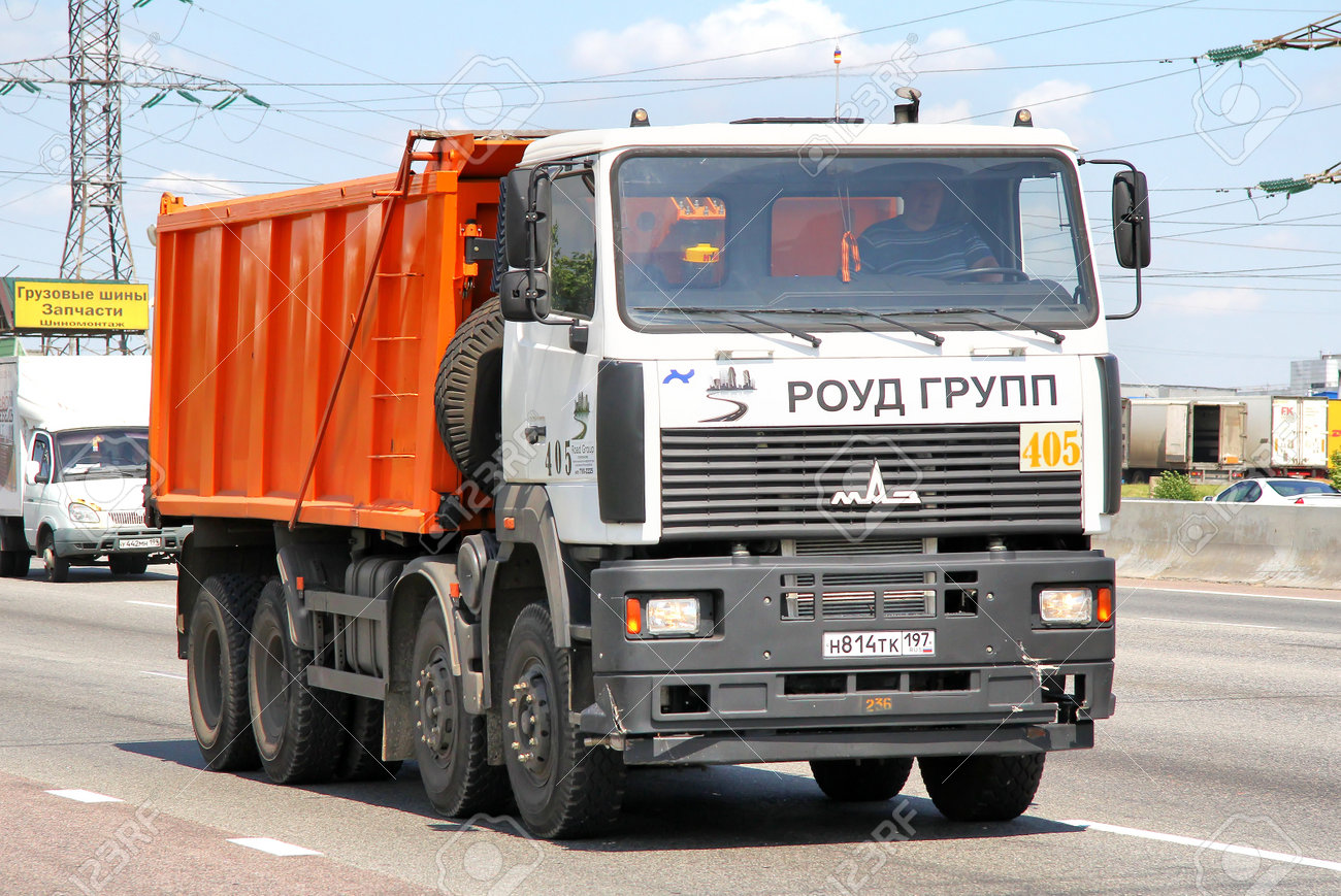  MAZ  autocarri sovietici / biellorussia 28946399-MOSCOW-RUSSIA-JUNE-2-2012-MAZ-6516-dump-truck-at-the-interurban-road--Stock-Photo