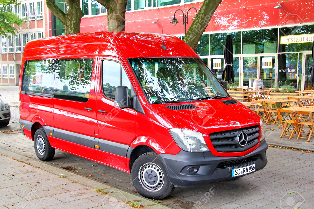 mercedes benz 10 passenger van