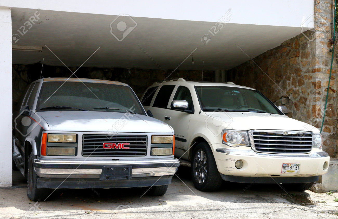 Acapulco Mexico May 31 2017 Motor Cars Gmc Suburban And Stock