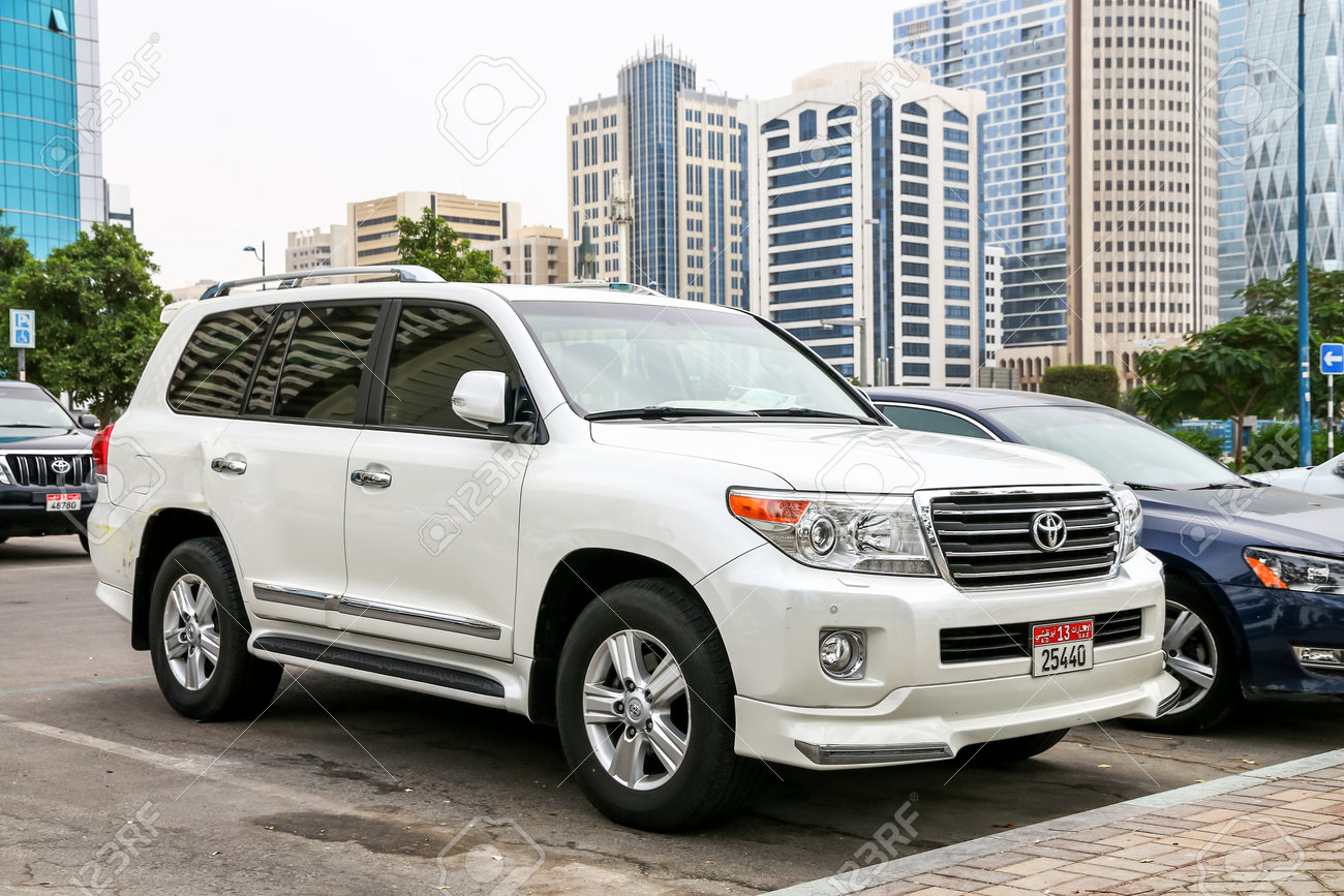 Abu Dhabi Uae November 17 2018 Off Road Vehicle Toyota Land Stock Photo Picture And Royalty Free Image Image 119315268