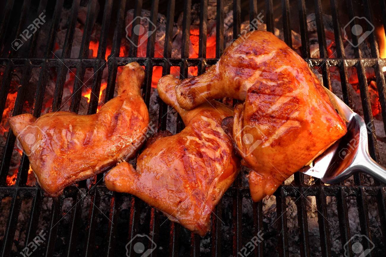Espátula Y Tres Cuartos Crujiente Barbacoa De Pollo Asado De La ... Espátula Y Tres Cuartos Crujiente Barbacoa De Pollo Asado De La ...