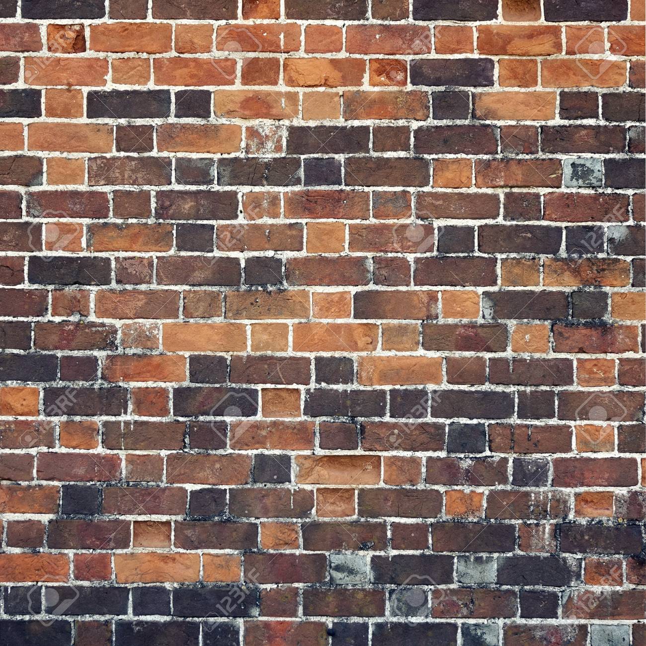 斑点を付けられた赤茶色黒古い都市のレンガ壁の背景 レトロなブリックウォール平方壁紙 汚いフレームのテクスチャです ビンテージ モダンなスタイルのホームの家インテリア デザインまだら要素 の写真素材 画像素材 Image 68717754