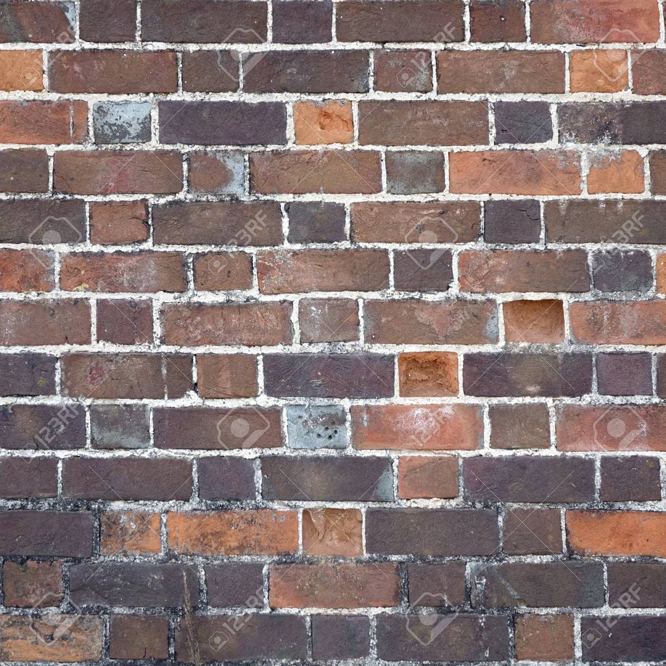 斑点を付けられた赤茶色黒古い都市のレンガ壁の背景 レトロなブリックウォール平方壁紙 汚いフレームのテクスチャです ビンテージ モダンなスタイルのホームの家インテリア デザインまだら要素 の写真素材 画像素材 Image 68717794