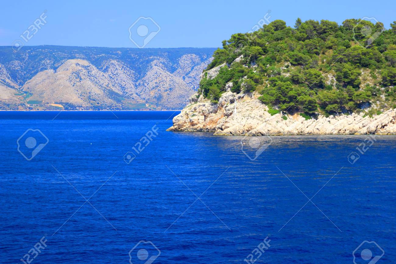 島フヴァル島とクロアチアのアドリア海の島ブラチ の写真素材 画像素材 Image