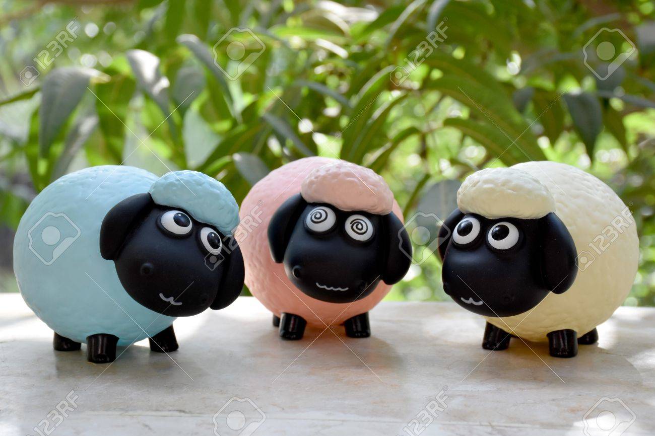 イードムバラクかわいい羊の人形 の写真素材 画像素材 Image 84166429