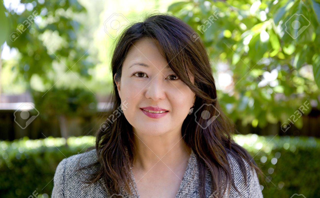 portrait of amchinese professional lady - 13941649 portrait of amchinese professional lady - 13941649