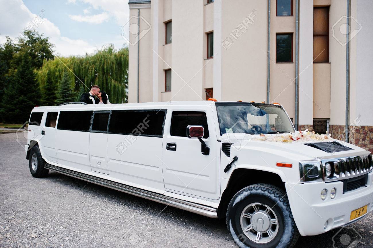 Kyiv, Ukraine - August 31: Elegance White Wedding Limousine Hummer H2 With  Newlyweds On Car Sunroof At Wedding Day. Stock Photo, Picture and Royalty  Free Image. Image 65919077.