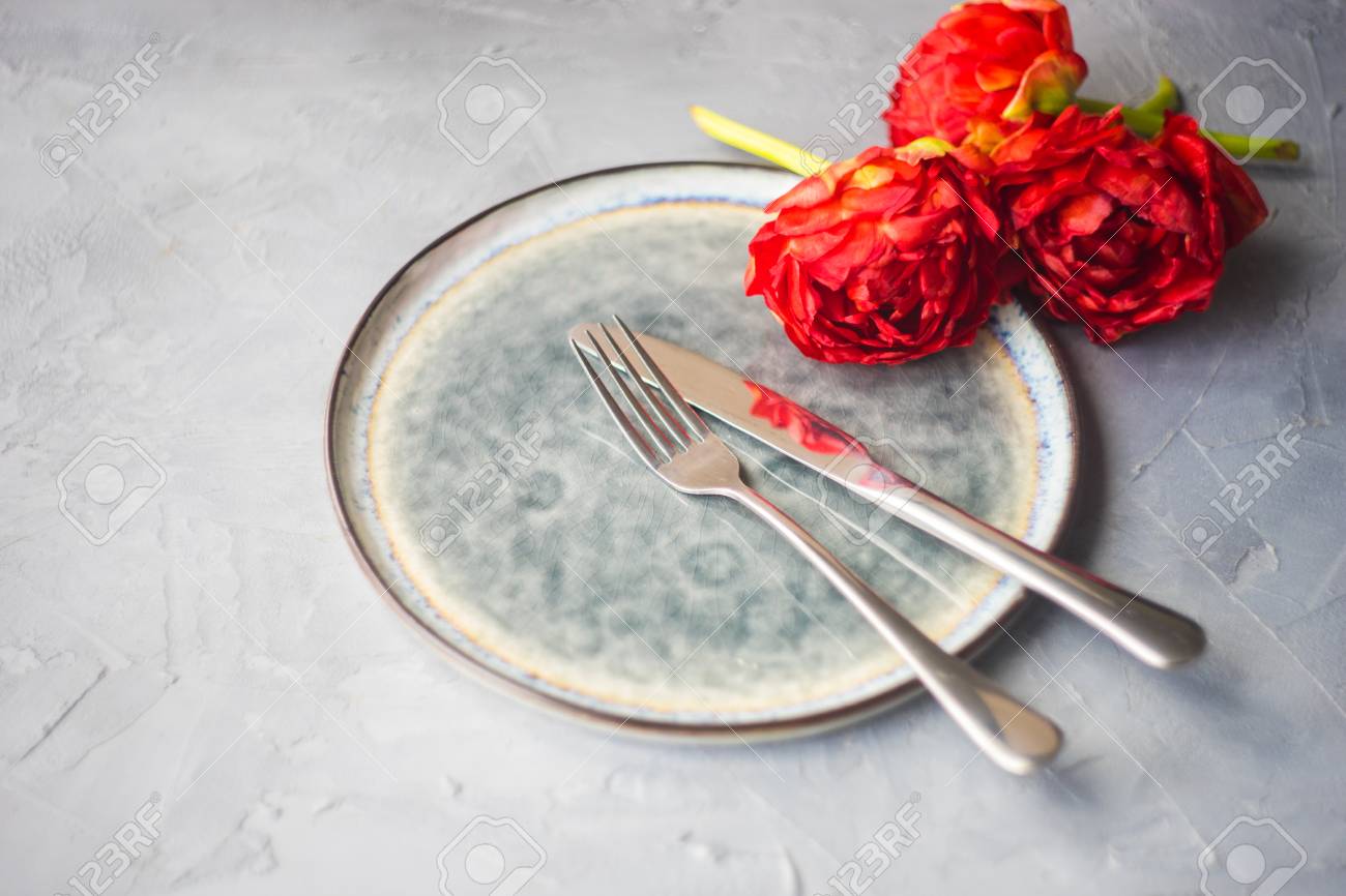 Summer Table Setting Decorated With Red Princess Tulips On Rustic ... Summer Table Setting Decorated With Red Princess Tulips On Rustic ...
