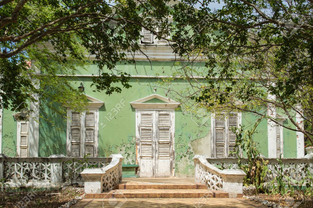 Decay Von Einem Schonen Haus Im Kolonialstil In Willemstad Curacao Lizenzfreie Fotos Bilder Und Stock Fotografie Image 30726531
