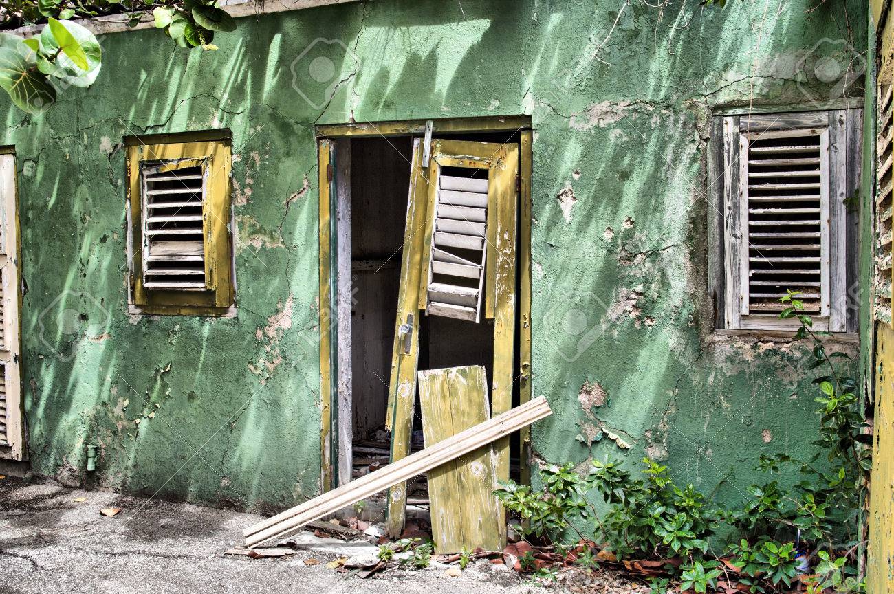 Zerfall Eines Schonen Haus Im Kolonialstil In Willemstad Curacao Lizenzfreie Fotos Bilder Und Stock Fotografie Image 30932381