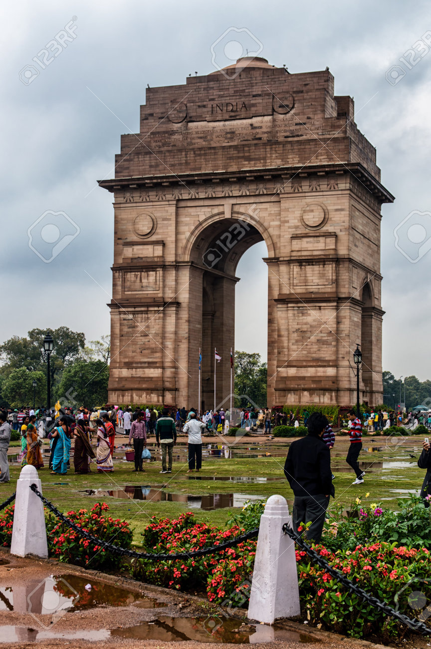 インド門 イギリスのインド帝国で命を失ったイギリスのインドの軍隊の 90 000 兵士のニューデリー インド Commemoration の写真素材 画像素材 Image