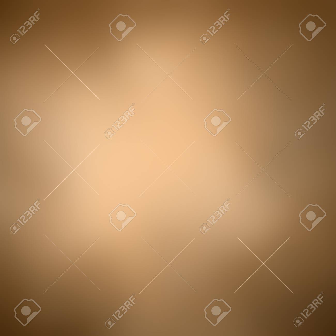 ぼやけ日焼けセンターを持つ光沢のある明るい茶色金背景 の写真素材 画像素材 Image