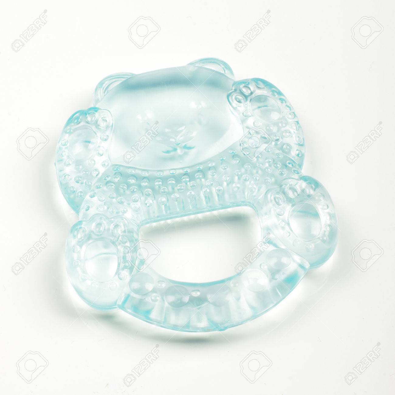 赤ちゃんのため冷たい水を歯がため歯茎の孤立した白い背景 の写真素材 画像素材 Image