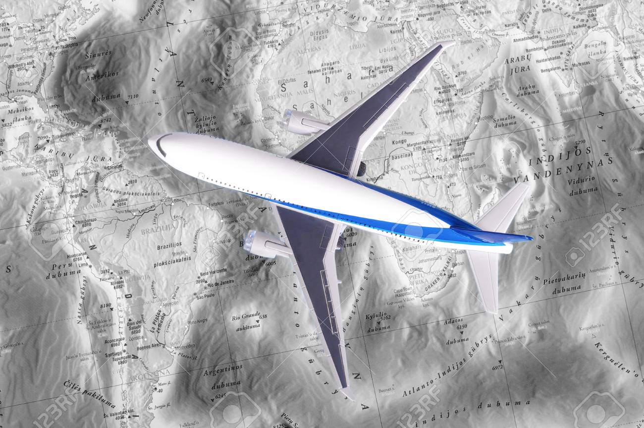 Modèle Davion Jouet Enfants Sur La Carte Du Monde Noir Et Blanc Concept De Voyage