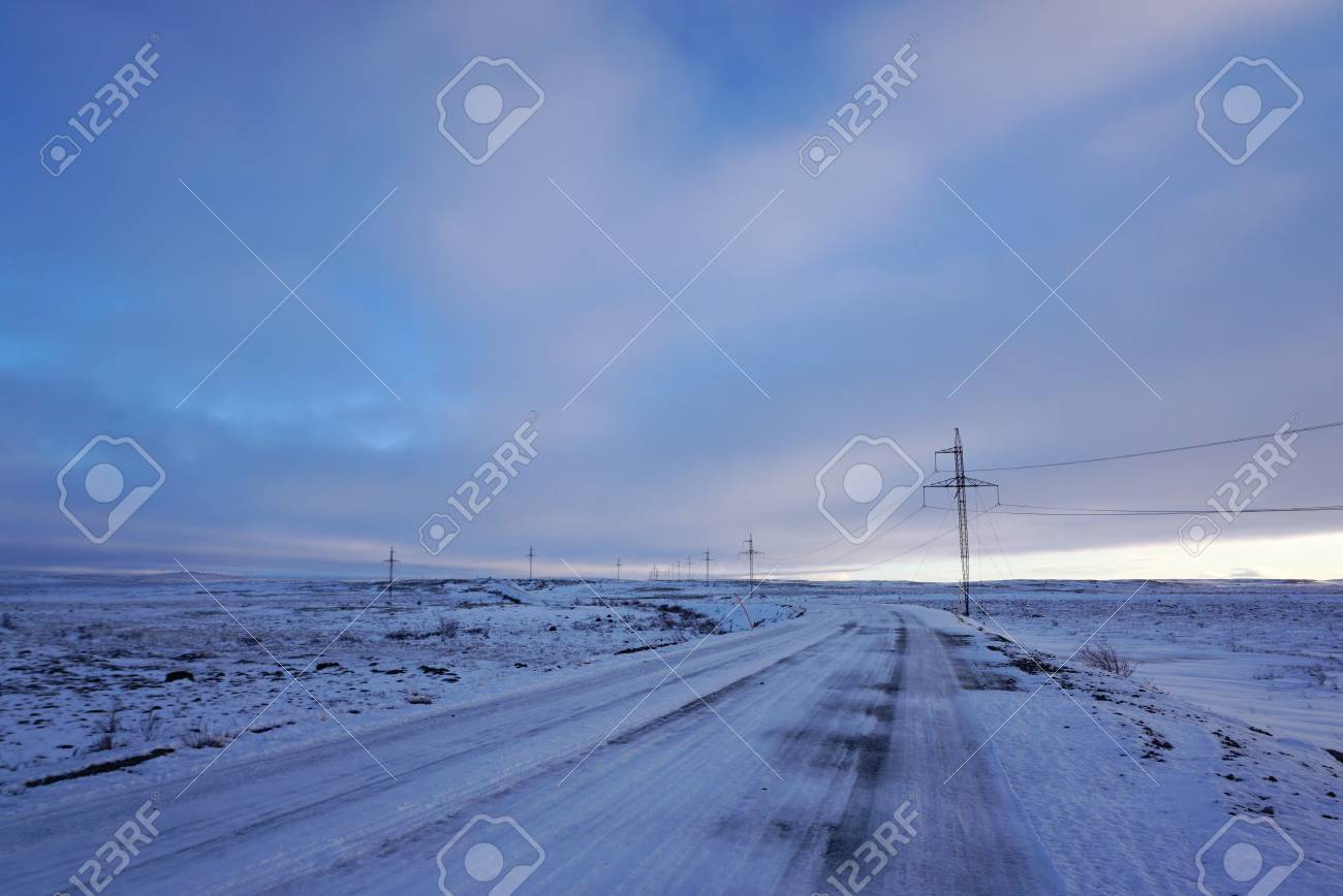 初冬にムルマンスク ロシアの Teriberka に途中雪でツンドラの風景カバー の写真素材 画像素材 Image 9113