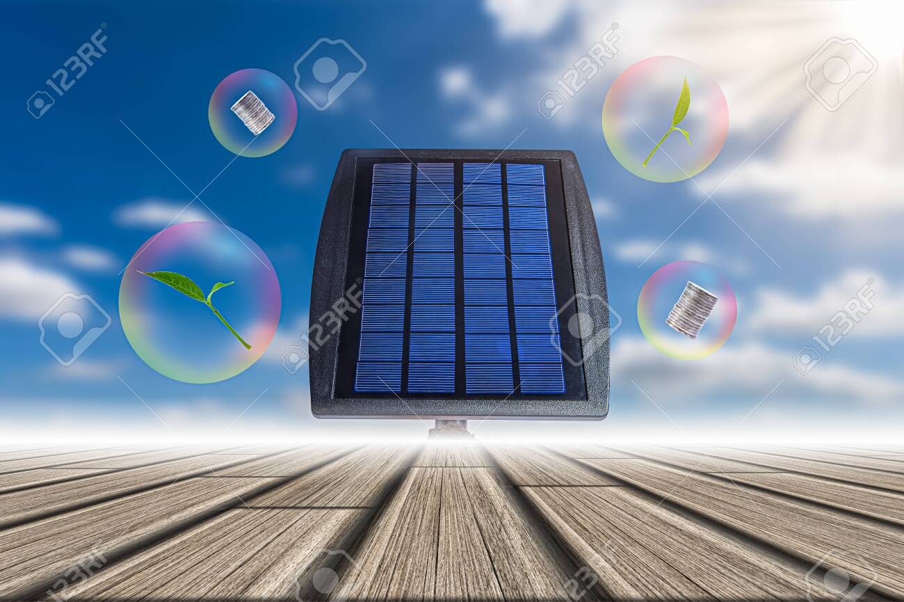 코인 태양전지 에너지 절약 코인 기술은 태양광 에너지를 활용하여 환경과 나무를 보호하는 기술입니다. 로열티 무료 사진, 그림, 이미지  그리고 스톡포토그래피. Image 131140498