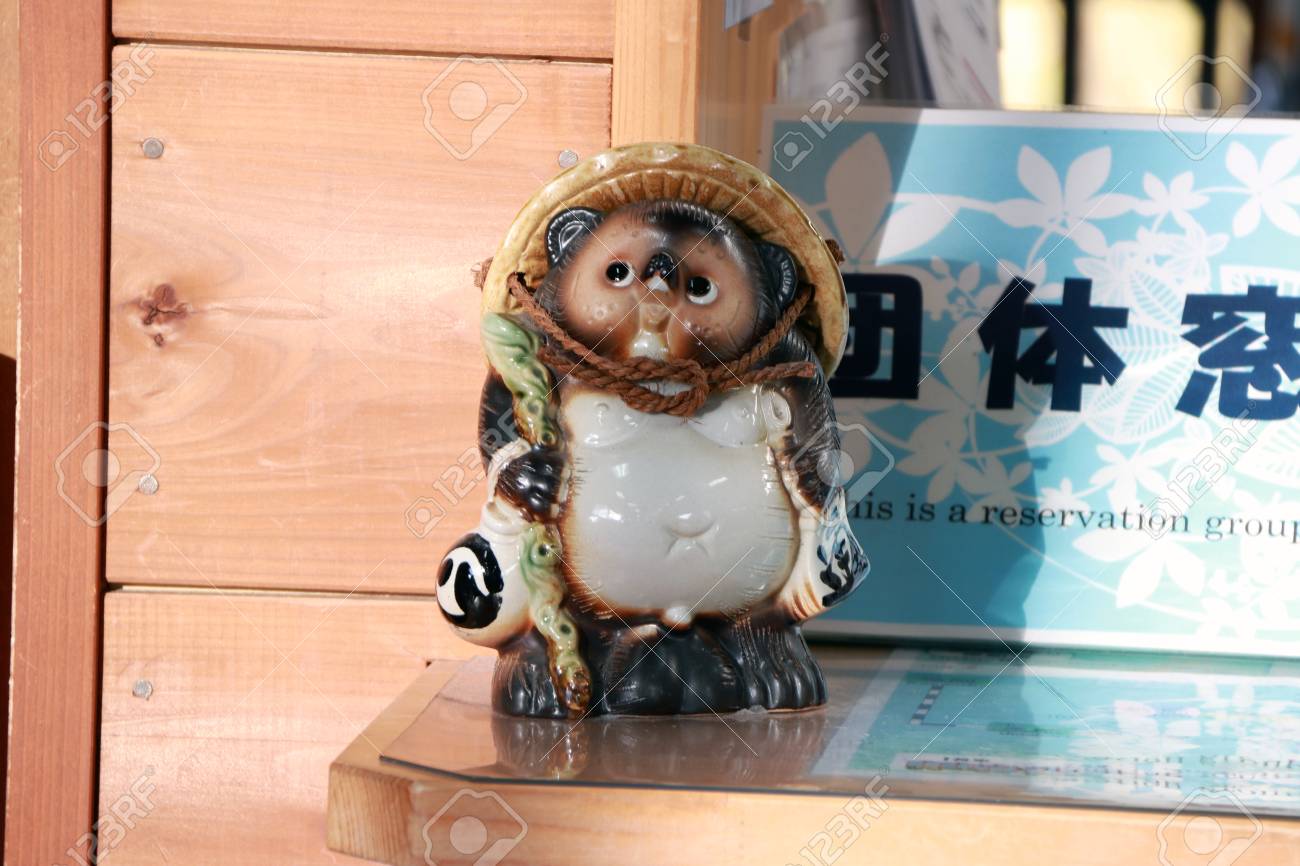 tanuki figure