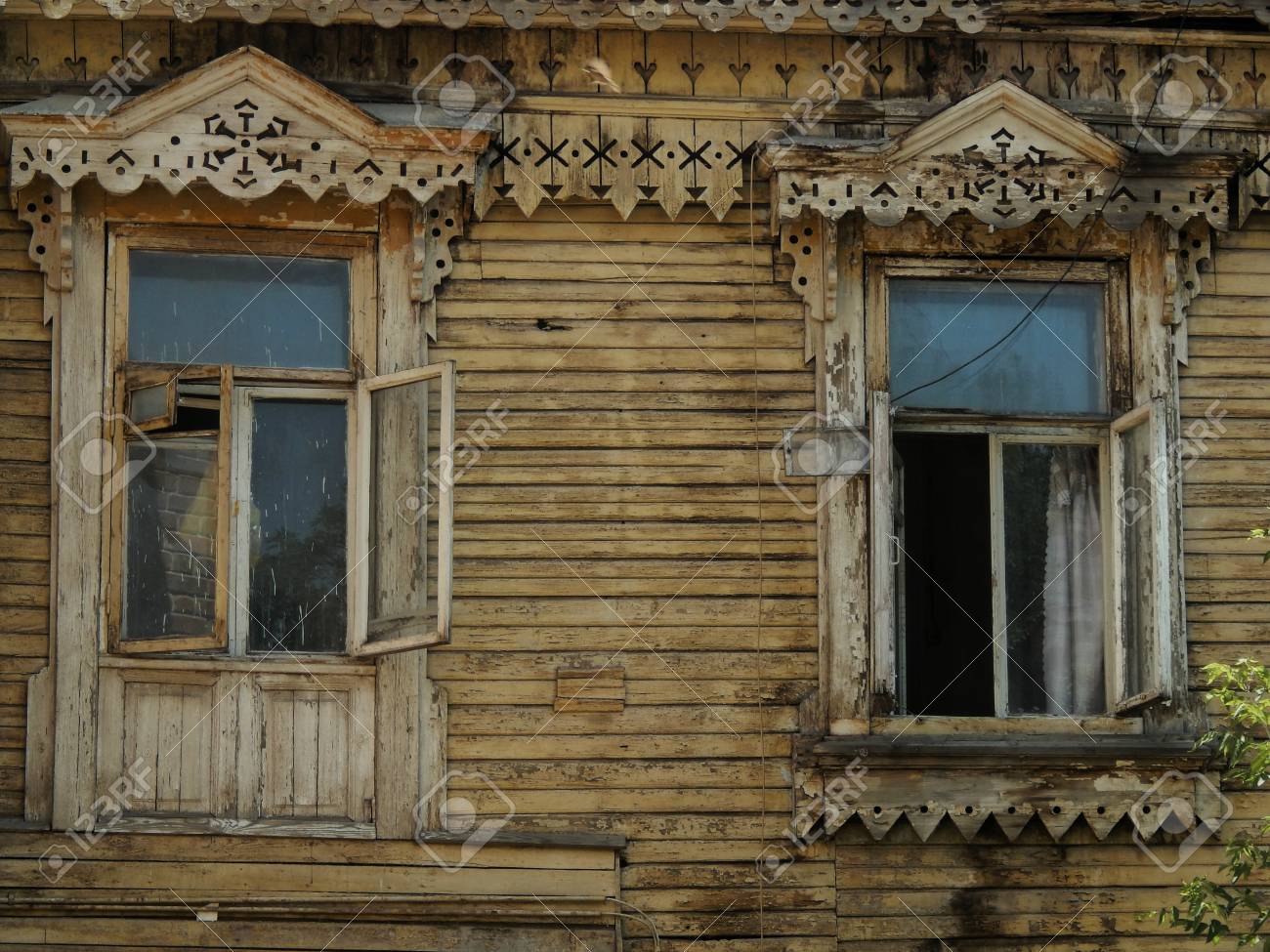 old windows on houses close up houses windows pictures